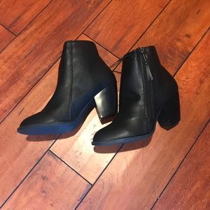 🔴 Black Faux Leather Ankle Boots